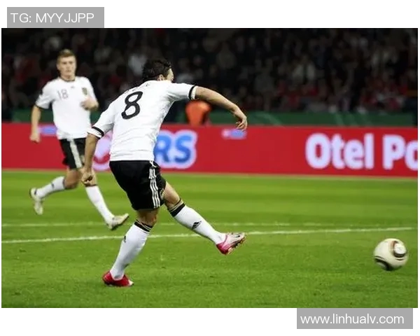 土耳其足球明星厄齐尔的辉煌职业生涯与对足球的热爱之路